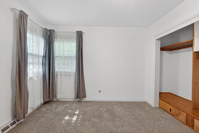 443 S Hackett Road, Waterloo, IA 50701