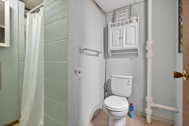 443 S Hackett Road, Waterloo, IA 50701
