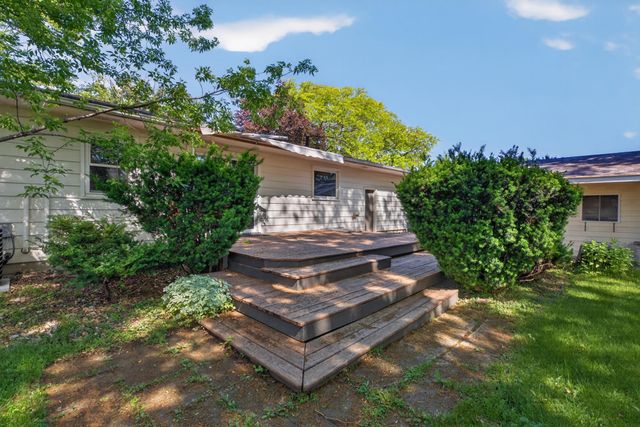 443 S Hackett Road, Waterloo, IA 50701