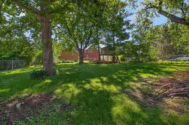 443 S Hackett Road, Waterloo, IA 50701