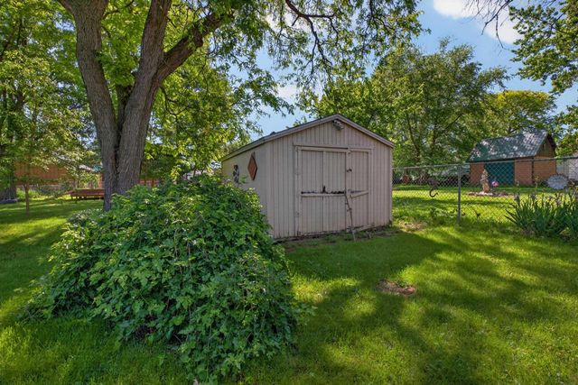 443 S Hackett Road, Waterloo, IA 50701