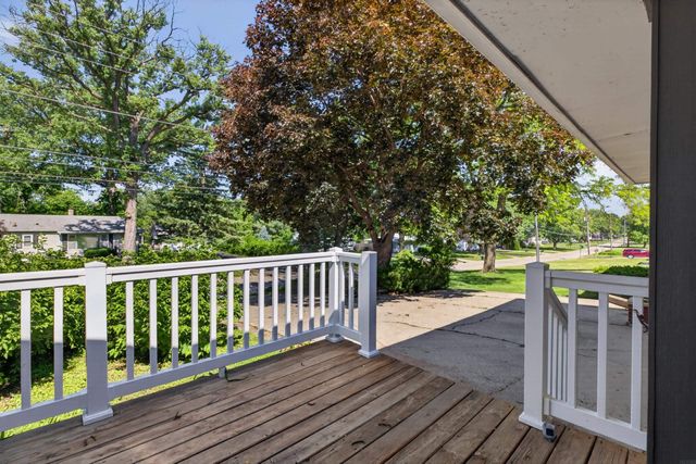 443 S Hackett Road, Waterloo, IA 50701