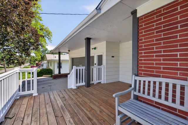 443 S Hackett Road, Waterloo, IA 50701