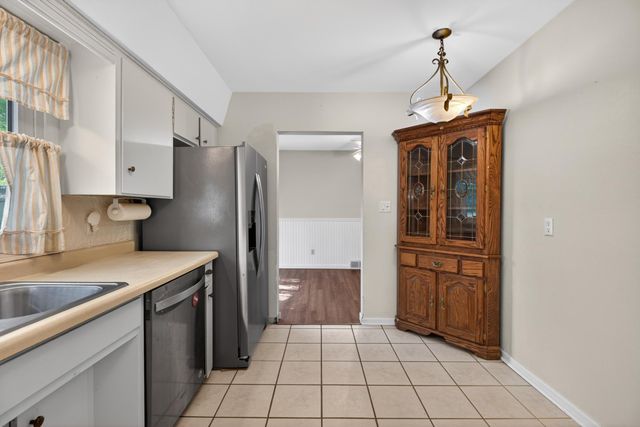 443 S Hackett Road, Waterloo, IA 50701