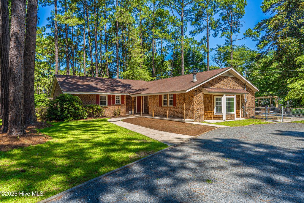606 John Mcqueen Road, Aberdeen, NC 28315