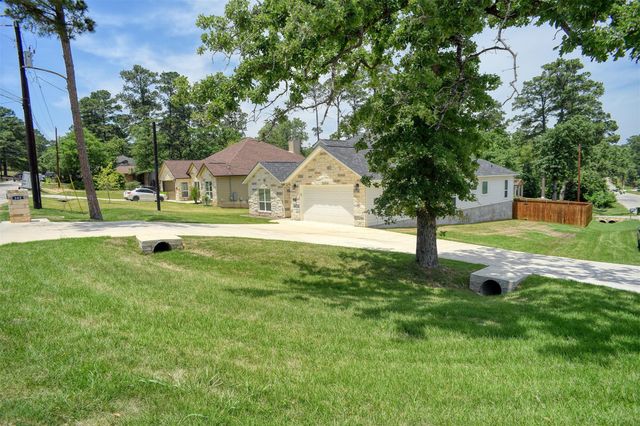 102 Kaena LN, Bastrop, TX 78602
