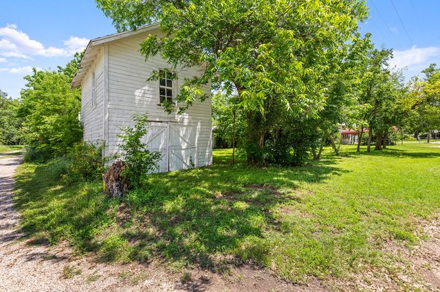 801-803 N Harrison Street, West, TX 76691