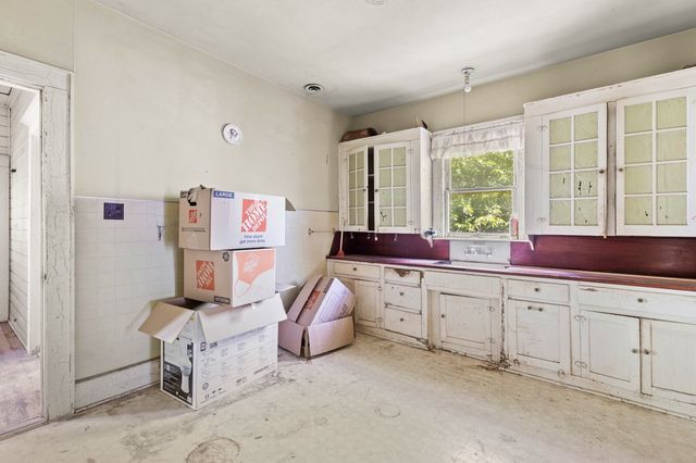 801-803 N Harrison Street, West, TX 76691