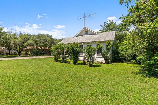 801-803 N Harrison Street, West, TX 76691