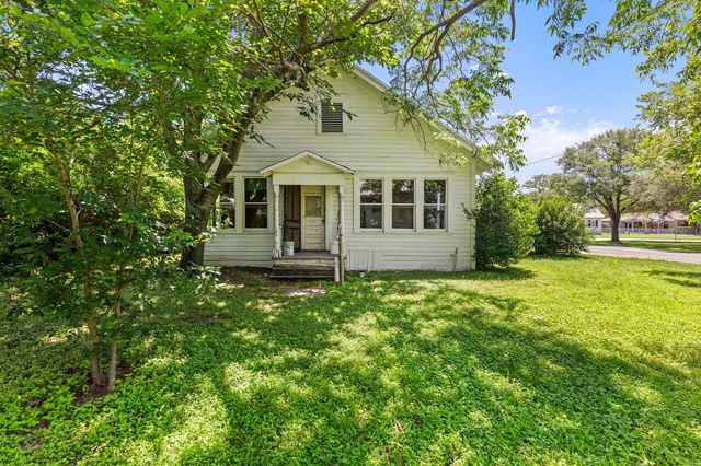 801-803 N Harrison Street, West, TX 76691