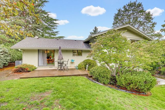 470 S Stoneham Circle, Medford, OR 97504