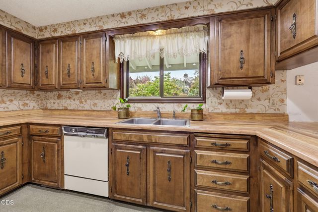 470 S Stoneham Circle, Medford, OR 97504