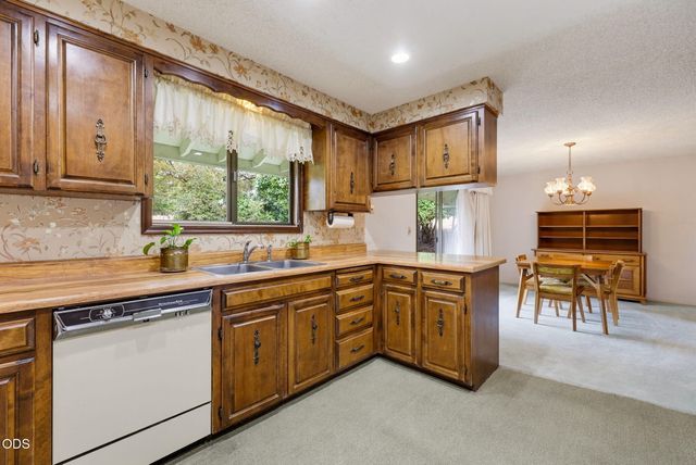 470 S Stoneham Circle, Medford, OR 97504