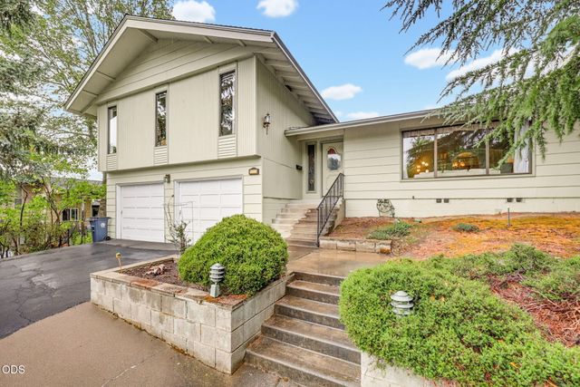 470 S Stoneham Circle, Medford, OR 97504