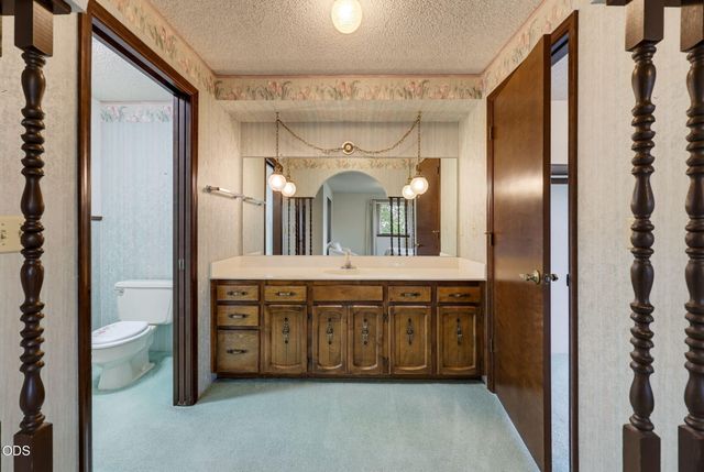 470 S Stoneham Circle, Medford, OR 97504