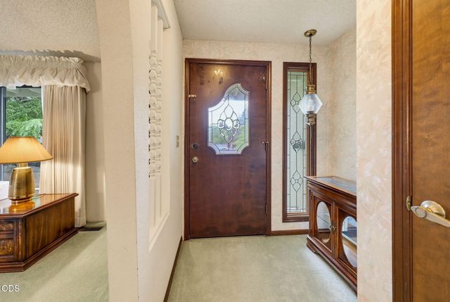 470 S Stoneham Circle, Medford, OR 97504