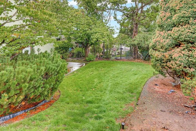 470 S Stoneham Circle, Medford, OR 97504
