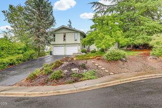 470 S Stoneham Circle, Medford, OR 97504