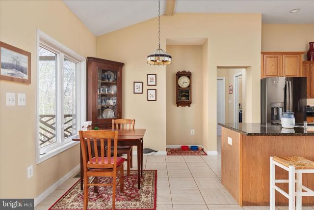 203 NORTHWOOD CIR, Cross Junction, VA 22625