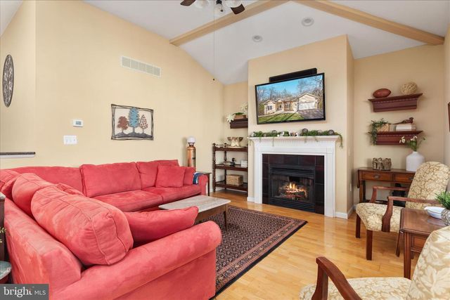 203 NORTHWOOD CIR, Cross Junction, VA 22625