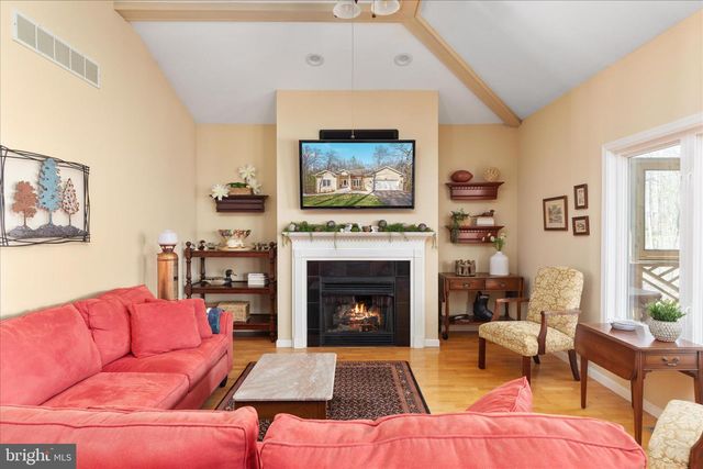 203 NORTHWOOD CIR, Cross Junction, VA 22625