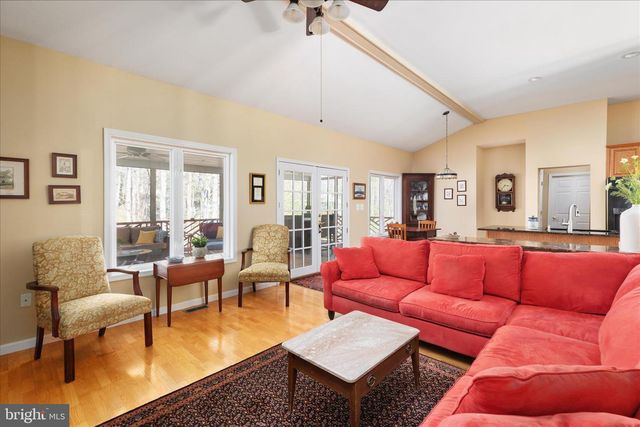 203 NORTHWOOD CIR, Cross Junction, VA 22625