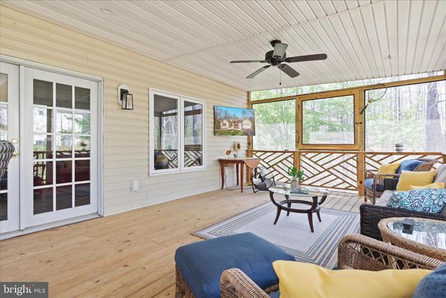 203 NORTHWOOD CIR, Cross Junction, VA 22625