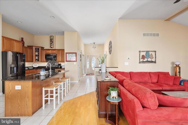 203 NORTHWOOD CIR, Cross Junction, VA 22625