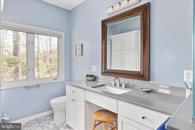 203 NORTHWOOD CIR, Cross Junction, VA 22625