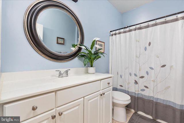 203 NORTHWOOD CIR, Cross Junction, VA 22625