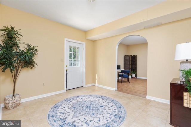 203 NORTHWOOD CIR, Cross Junction, VA 22625