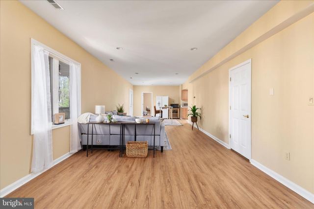 203 NORTHWOOD CIR, Cross Junction, VA 22625