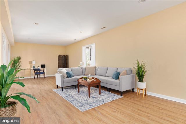 203 NORTHWOOD CIR, Cross Junction, VA 22625