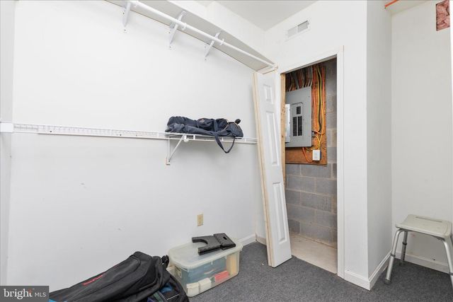 203 NORTHWOOD CIR, Cross Junction, VA 22625