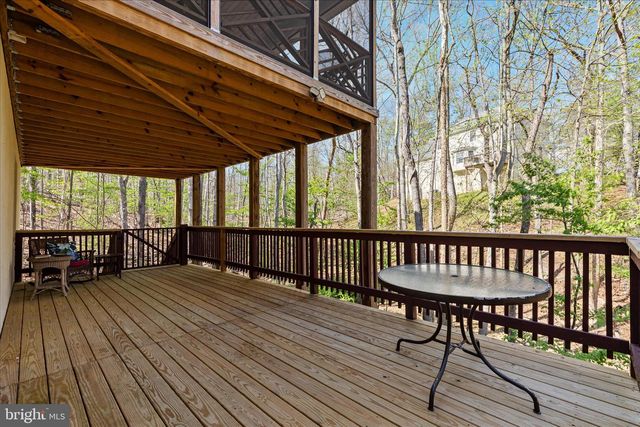 203 NORTHWOOD CIR, Cross Junction, VA 22625
