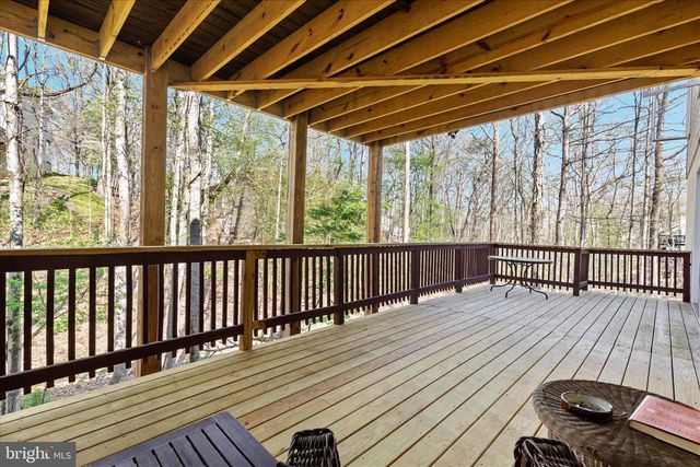 203 NORTHWOOD CIR, Cross Junction, VA 22625
