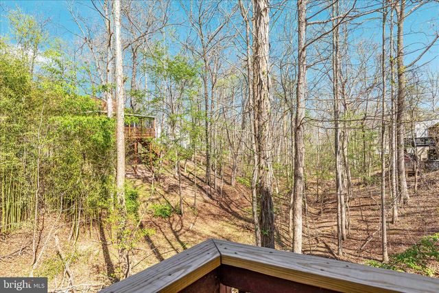 203 NORTHWOOD CIR, Cross Junction, VA 22625