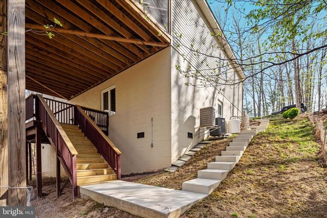 203 NORTHWOOD CIR, Cross Junction, VA 22625