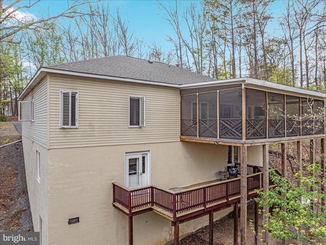 203 NORTHWOOD CIR, Cross Junction, VA 22625