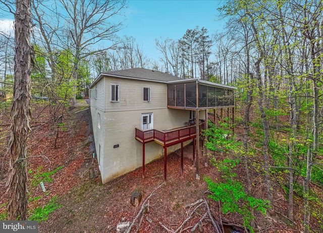 203 NORTHWOOD CIR, Cross Junction, VA 22625