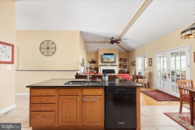 203 NORTHWOOD CIR, Cross Junction, VA 22625