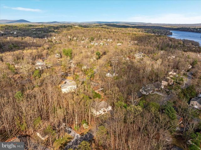 203 NORTHWOOD CIR, Cross Junction, VA 22625