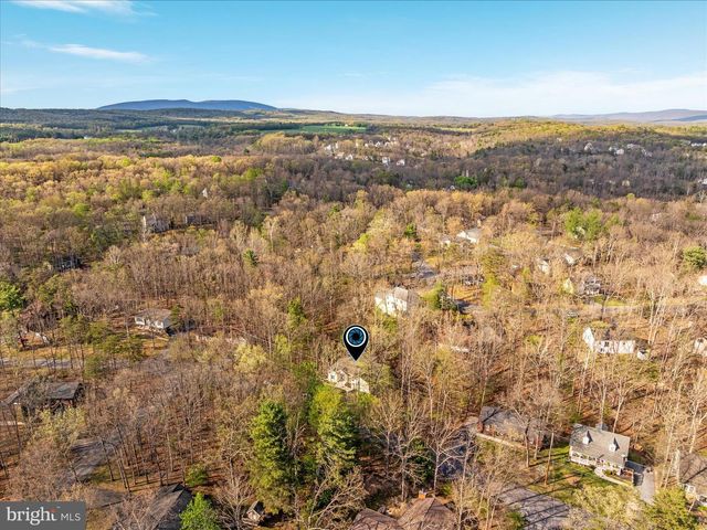 203 NORTHWOOD CIR, Cross Junction, VA 22625
