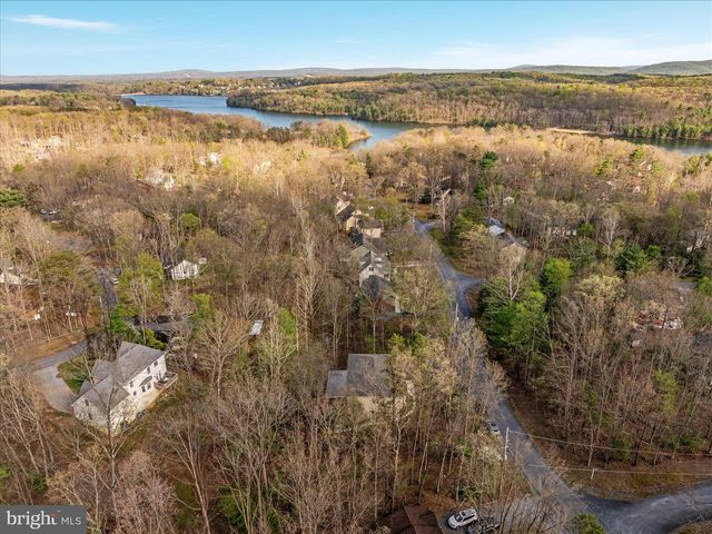 203 NORTHWOOD CIR, Cross Junction, VA 22625