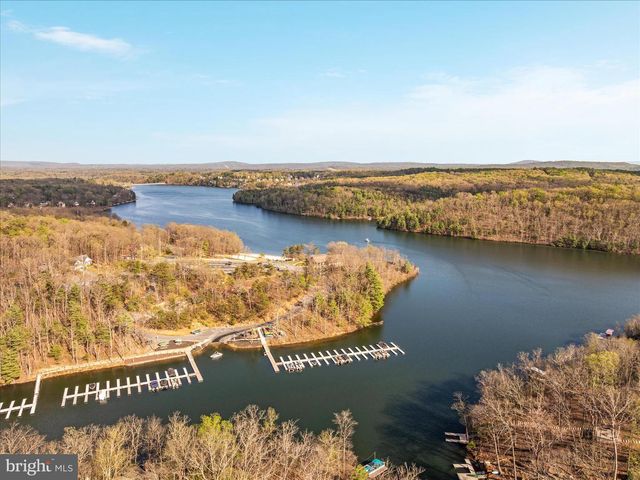 203 NORTHWOOD CIR, Cross Junction, VA 22625