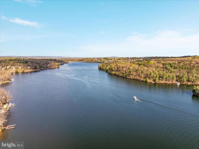 203 NORTHWOOD CIR, Cross Junction, VA 22625