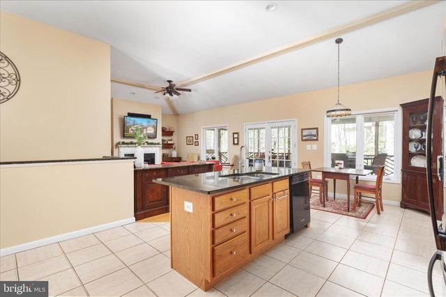 203 NORTHWOOD CIR, Cross Junction, VA 22625