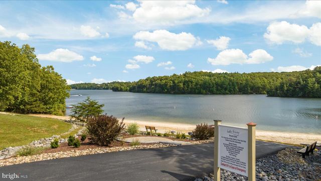 203 NORTHWOOD CIR, Cross Junction, VA 22625