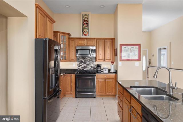 203 NORTHWOOD CIR, Cross Junction, VA 22625