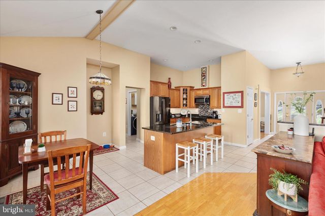 203 NORTHWOOD CIR, Cross Junction, VA 22625